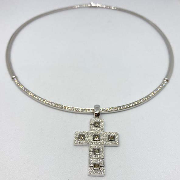 ダイヤモンドの最新買取相場K18WG 1.00ct 0.77ct ファンシーカラーダイヤ クロスネックレス