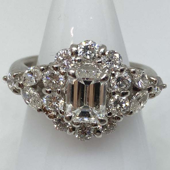 ダイヤモンドの最新買取相場Pt900 1.006ct 1.17ct エメラルドカット ダイヤ リング