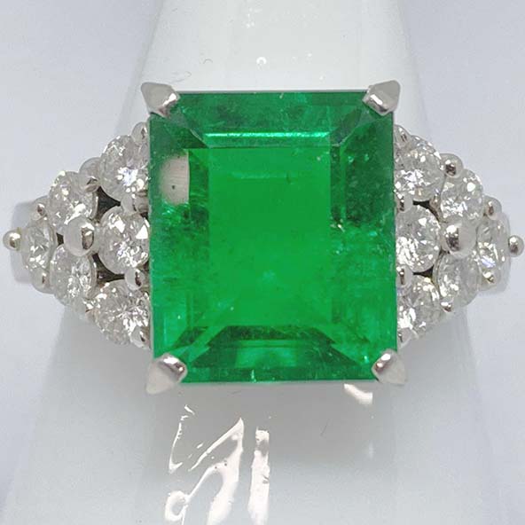 エメラルドの最新買取相場Pt900 3.86ct D0.60ct エメラルド リング