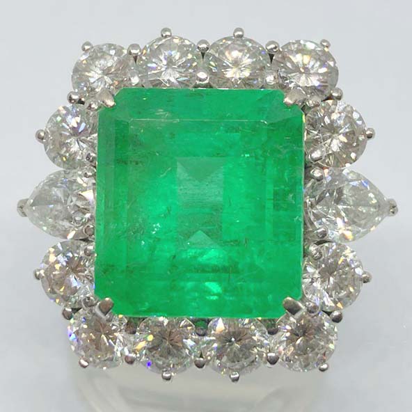 エメラルドの最新買取相場Pt900 E9.93ct D3.79ct エメラルド リング