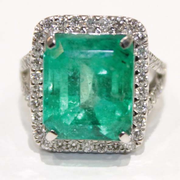 エメラルドの最新買取相場Pt900 E8.58ct D0.72ct エメラルド リング