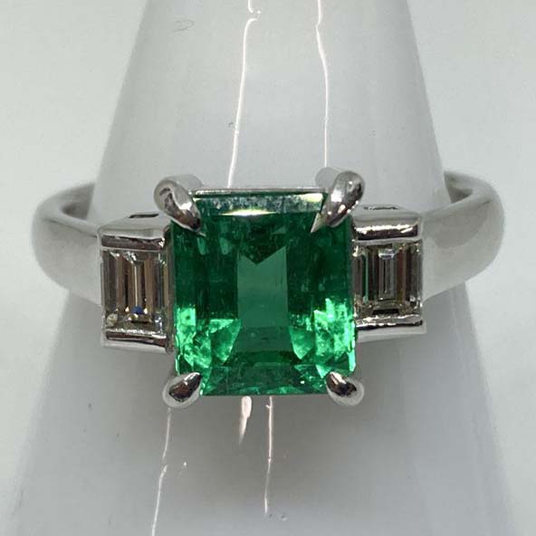 エメラルドの最新買取相場Pt900 E1.91ct D0.40ct エメラルド リング