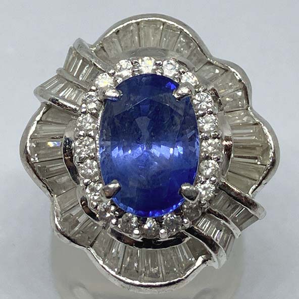 サファイアの最新買取相場Pt900 S5.65ct D2.89ct サファイア リング